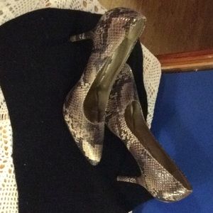 Mossimo pointy toe snake print high heel